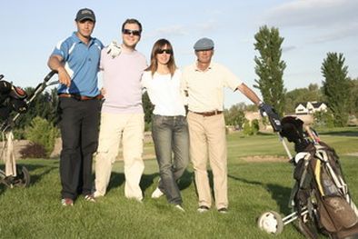MDZol | Los jugadores Pablo Alvarez y Fernando Pizarro junto a los periodistas Federico Croce y Florencia Da Souza. Foto: Gentileza pocion.com.ar