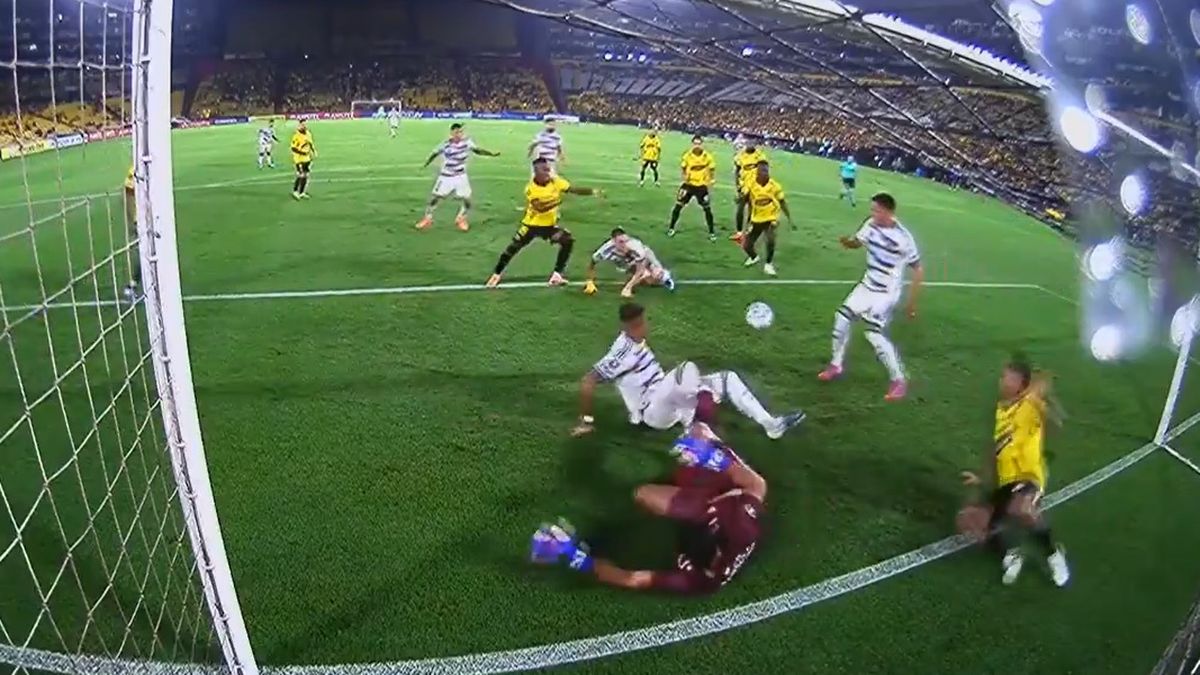 En vivo: con diez por la roja a Ascacíbar, Boca iguala 0-0 ante Barcelona de Ecuador y Brey salió lesionado