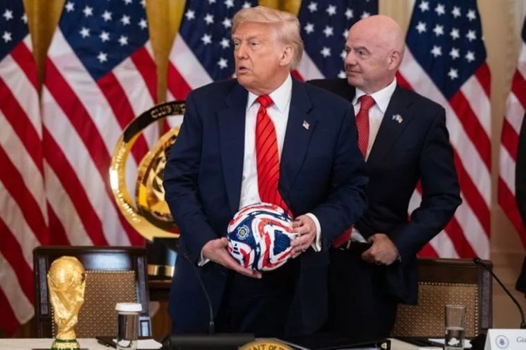 Donald Trump junto a Gianni Infantino: llega el Mundial 2026. Foto Efe
