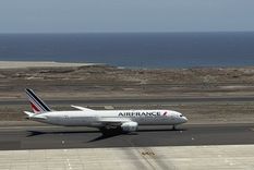 La aerolínea informó sobre el aterrizaje de urgencia y lamentó lo sucedido Foto: X
