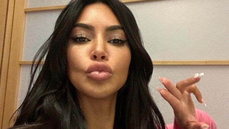 Kim Kardashian marcó tendencia con un coqueto conjunto de lencería. Foto: Instagram/ Kim Kardashian