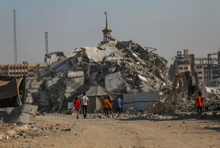Al menos nueve personas —incluidos dos niños y cuatro mujeres— murieron tras una serie de bombardeos israelíes en el norte y el sur de la Franja de Gaza.&nbsp;
