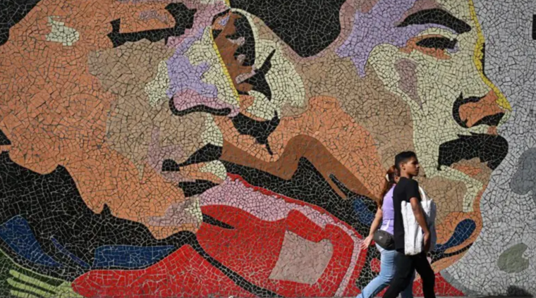 Pese a definirse como el hijo de Chávez, Nicolás Maduro parece estar abandonando el modelo económico de su mentor político. Foto: GETTY IMAGES