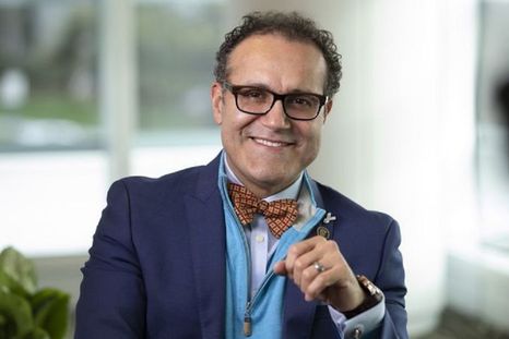 Alfredo Quiñones-Hinojosa es el director de Neurocirugía de uno de los mejore hospitales del mundo. Foto: ALFREDO QUIÑONES-HINOJOSA