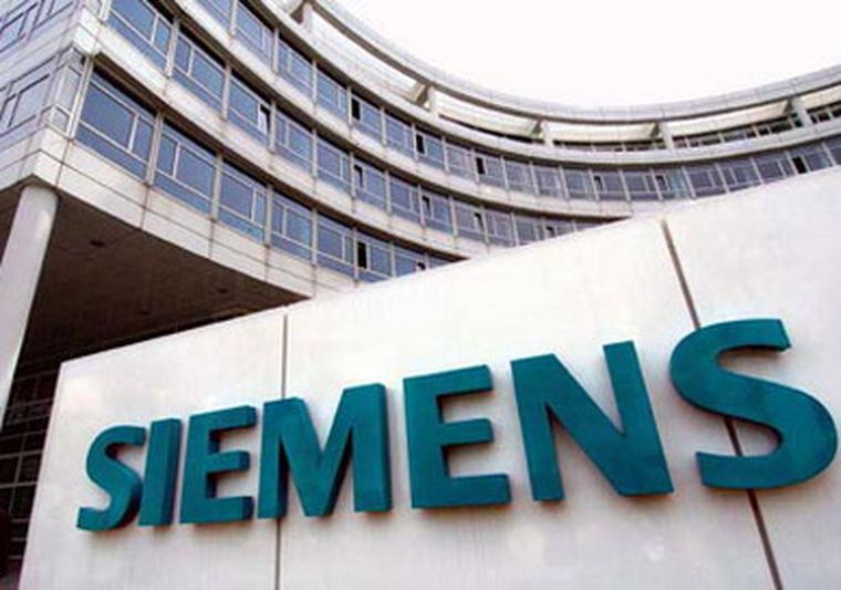 La justicia allanó las oficinas de la empresa en una investigación por coimas