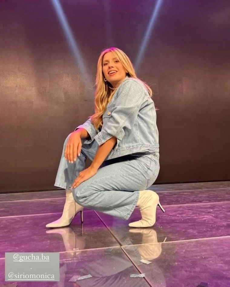 Laurita Fernández se animó a un dúo súper canchero: jeans+ botas blancas Foto: Instagram