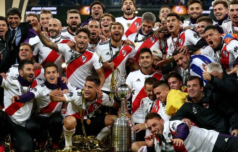 El plantel de River festeja la obtención de la Copa Libertadores 2018 ante Boca Foto: Prensa River Plate