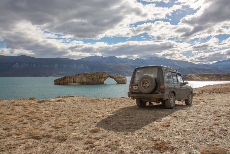 El Arco de Piedra y las playas de Lago Posadas en Santa Cruz