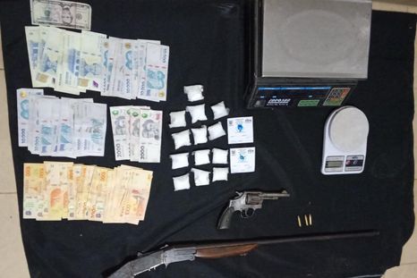 Los allanamientos terminaron con 4 detenidos y el secuestro de drogas, armas y dinero.&nbsp;