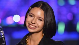 Ángela Aguilar se convirtió en poco tiempo en referente de moda, además de exitosa cantante. Foto: Revista Fama - https://cdn.revistafama.com/uploads/media/2021/11/11/angela-aguilar-luce-imponente-vestido-1.jpg