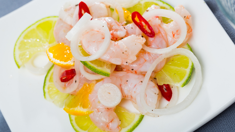 La receta original se basa en la cocción natural del camarón con cítricos.