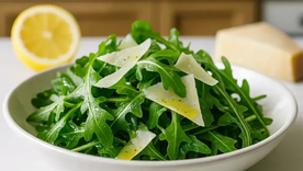 Plato que no falla: receta de ensalada de rúcula y parmesano rápida y deliciosa.