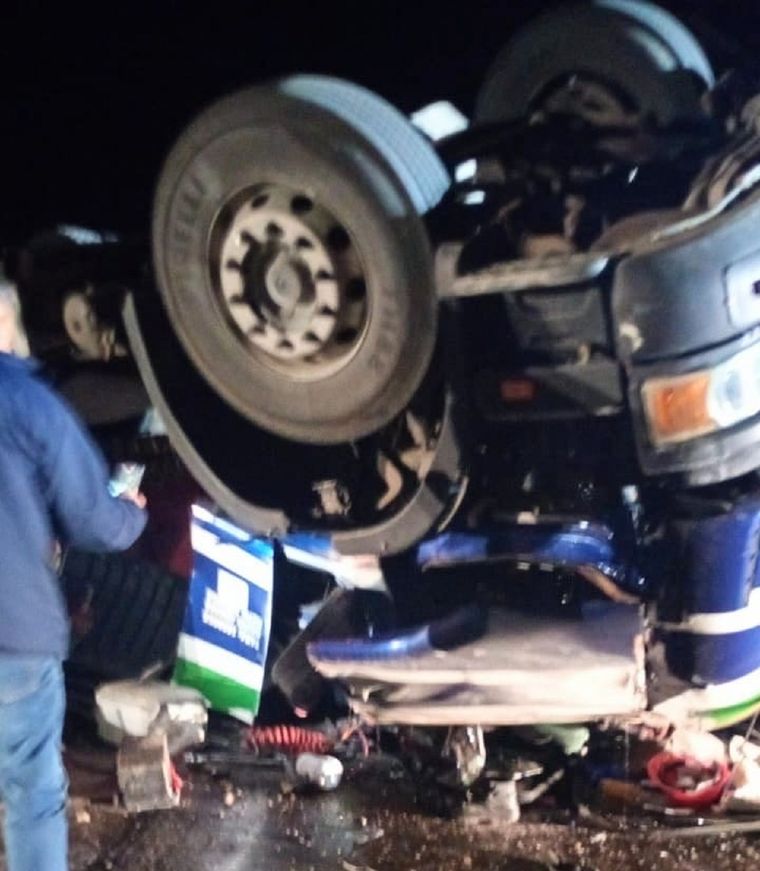 Un camionero volcó su camión y murió del lado chileno cerca del paso internacional Foto: Gentileza