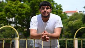 Amine Kessaci tenía 17 años cuando mataron a uno de sus hermanos; ahora asesinaron a otro.