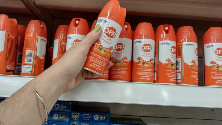 Por la alta demanda de repelentes y espirales, las pocas unidades disponibles se venden a precios exorbitantes Foto: Micaela Blanco Minoli / MDZ