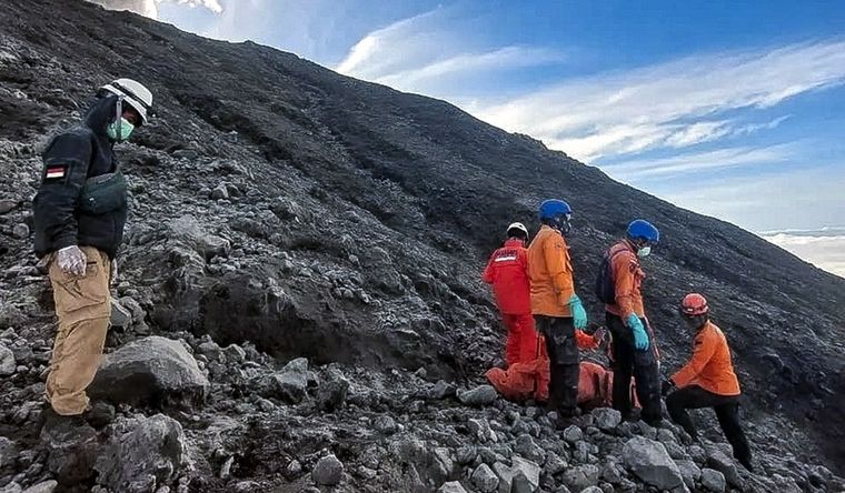Las labores de rescate y búsqueda aún continúan en el Marapi. Foto: Efe.