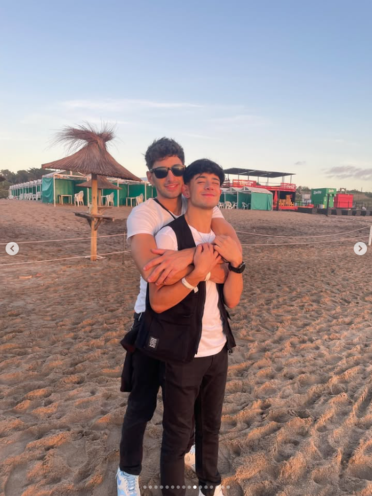 El actor junto a su novio. El actor junto a su novio.