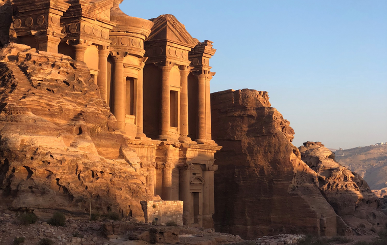 Petra recibe a cientos de miles de turistas por año. Foto: Pexels