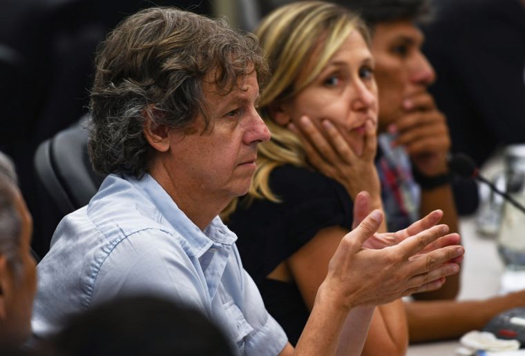 El diputado nacional Christian Castillo junto a Myriam Bregman y Alejandro Vilca en el recinto del Congreso. Foto: Telam