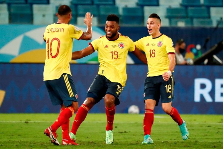Borja celebrando en Colombia junto a Cardona y Borré Foto: Copa América