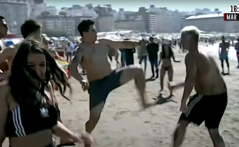 Grulla playera Los sujetos se trenzaron a piñas y patadas. Lamentable.