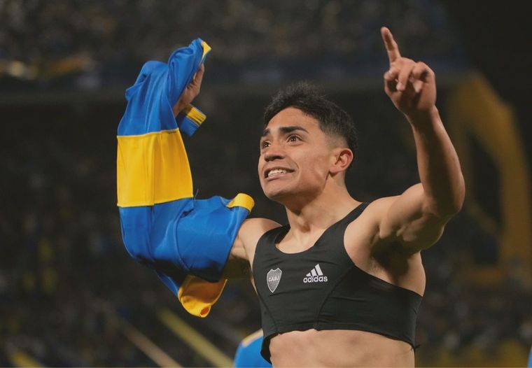 Langoni, de 19 años, le dio un triunfo muy sufrido a Boca frente al puntero Atlético Tucumán.