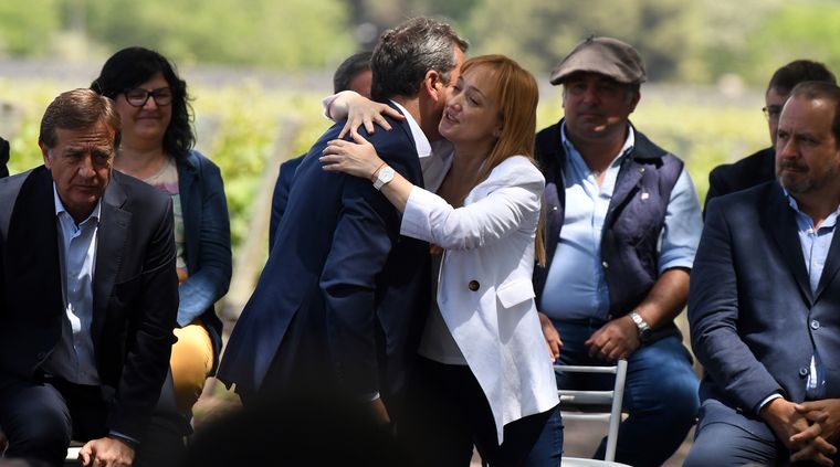 Anabel Fernández Sagasti junto a Sergio Massa Foto: ALF PONCE MERCADO / MDZ