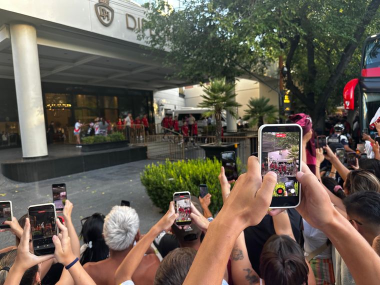 La salida de River fue a las 19.35. La salida de River fue a las 19.35. 