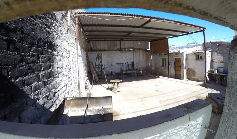 MDZ estuvo en el taller donde hallaron el cuerpo de Gómez colgado desde el techo. MDZ estuvo en el taller donde hallaron el cuerpo de Gómez colgado desde el techo.