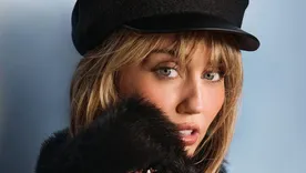 Miley Cyrus está muy feliz por la muñeca que la homenajea. Miley Cyrus está muy feliz por la muñeca que la homenajea.