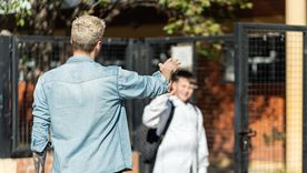Pasaban cosas en la escuela a la que yo (con mis escasos nueve años de edad) asistía a cuarto grado. Pasaban cosas en la escuela a la que yo (con mis escasos nueve años de edad) asistía a cuarto grado.