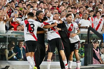 Lucas Martínez Quarta festejo con Marcelo Gallardo en su despedida de River y los suplentes no lo acompañaron. ¿Qué pasó?