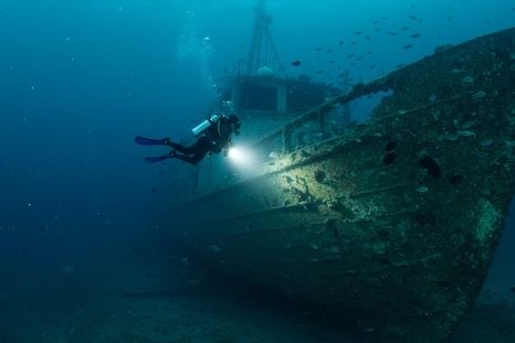 Imagen ilustrativa de un naufragio en el fondo del mar, en el contexto del descubrimiento arqueológico documentado frente a Singapur. Imagen ilustrativa de un naufragio en el fondo del mar, en el contexto del descubrimiento arqueológico documentado frente a Singapur.