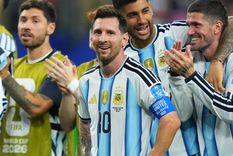 Lionel Messi marcó los dos goles ante Austria y el mundo se volvió a rendir ante sus pies.
