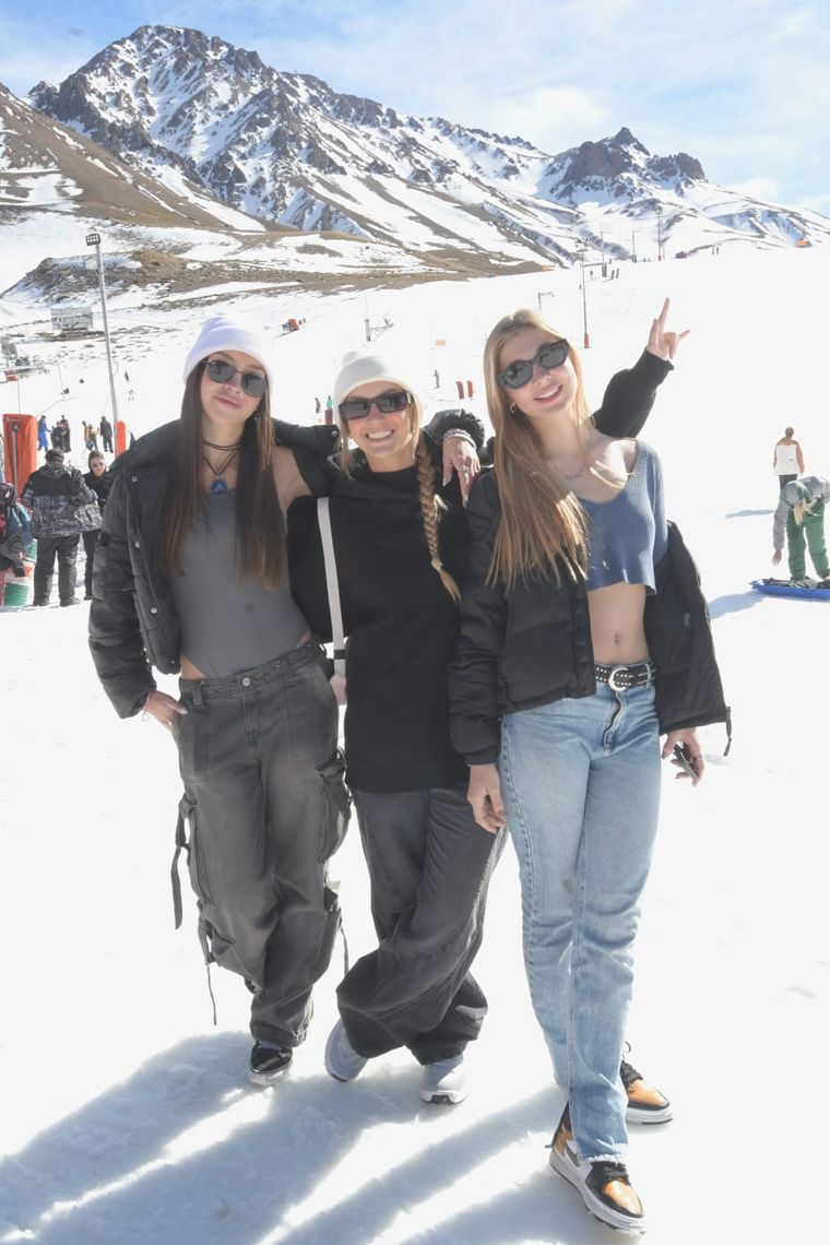 Martina, Guillermina y Maca. Martina, Guillermina y Maca.