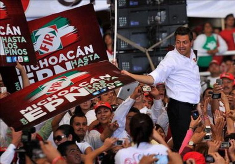 Peña Nieto, candidato por el PRI, arenga en Morelia.