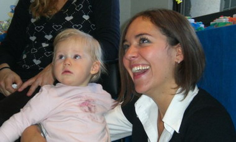 Doménica y su tía, Lis Clément divertidísimas en una tarde llena de títeres. Foto: MDZ