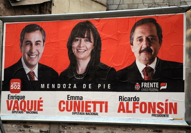 La fórmula radical con la imagen de Alfonsín. Foto: MDZ