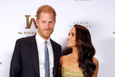 El príncipe Harry y Meghan Markle en la alfombra roja de Women of Vision Awards. Foto: Kevin Mazur/ Getty