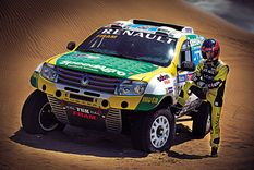 renault presento la nueva duster del dakar y lanzo una edicion limitada