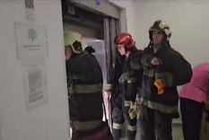 Ambulancias del SAME y bomberos trabajan en el lugar Foto: Captura de video.