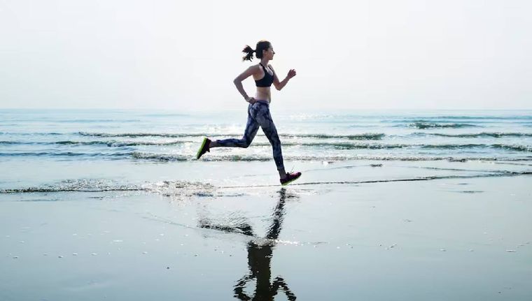 ¿Qué ejercicios hacer en la playa? (Shutterstock)