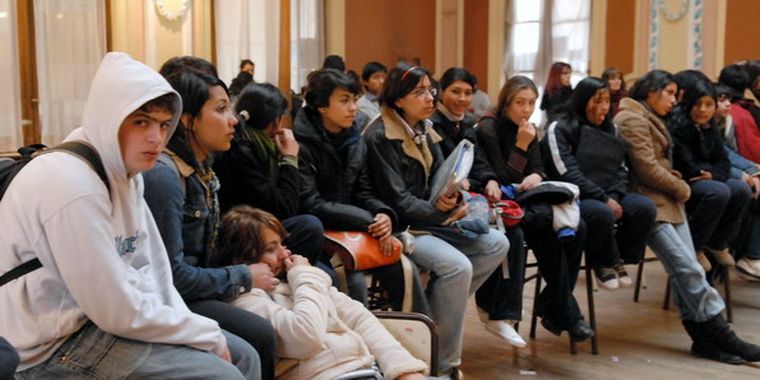 Cerca de 40 alumnos y algunos padres están atrincherados en la escuela. Foto: Gonzalo Bravo