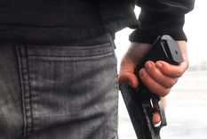 El hombre asesinó a su hijo y su esposa a tiros en la cabeza, pero con muchos años de diferencia