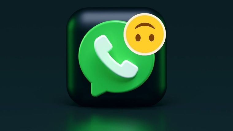 WhatsApp, emoji, carita al revés Fuente: Pinterest