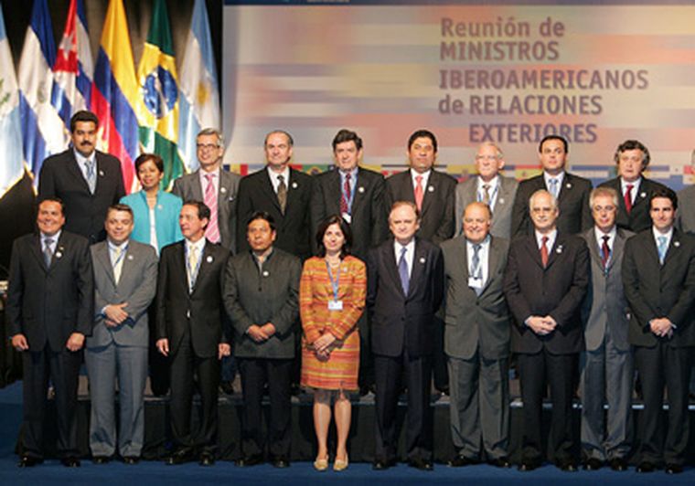 Los cancilleres de 22 paises posan para la foto de protocolo Foto: EFE