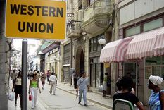 Western Union, la principal compañía de envío de remesas de EE.UU. a Cuba, cierra en la isla tras sanciones del gobierno de Trump