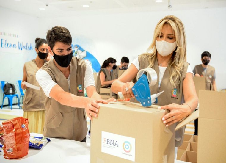 Fabiola Yañez encabezó una acción solidaria para los niños sin padres de hogares de todo el país