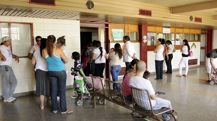 Las esperas en el hospital Notti superan las seis horas en guardia. Podría haber una renuncia masiva de pediatras. Foto: ALF PONCE MERCADO / MDZ