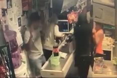 violento robo: golpearon y tiraron al suelo a una cajera embarazada